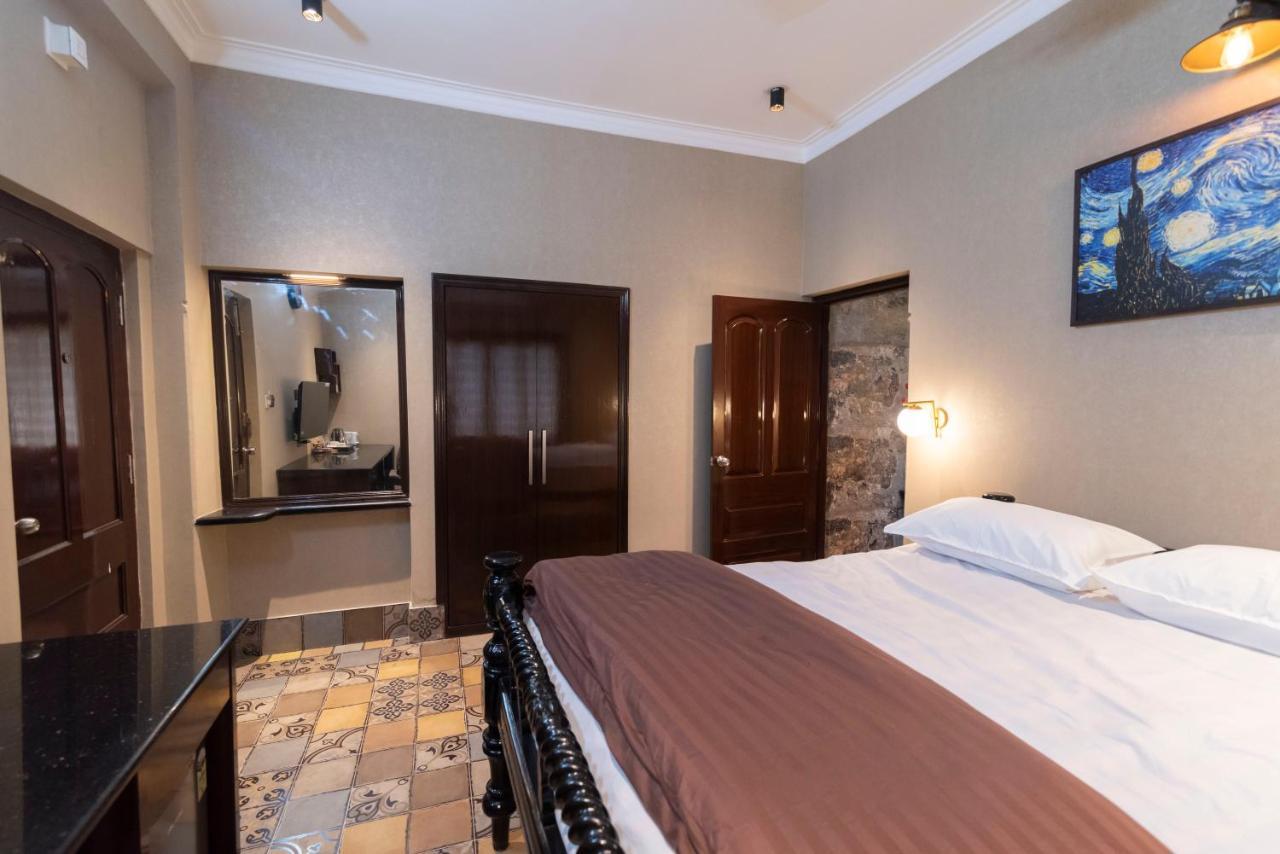 J'S Nest Hotel Calcutta Eksteriør billede