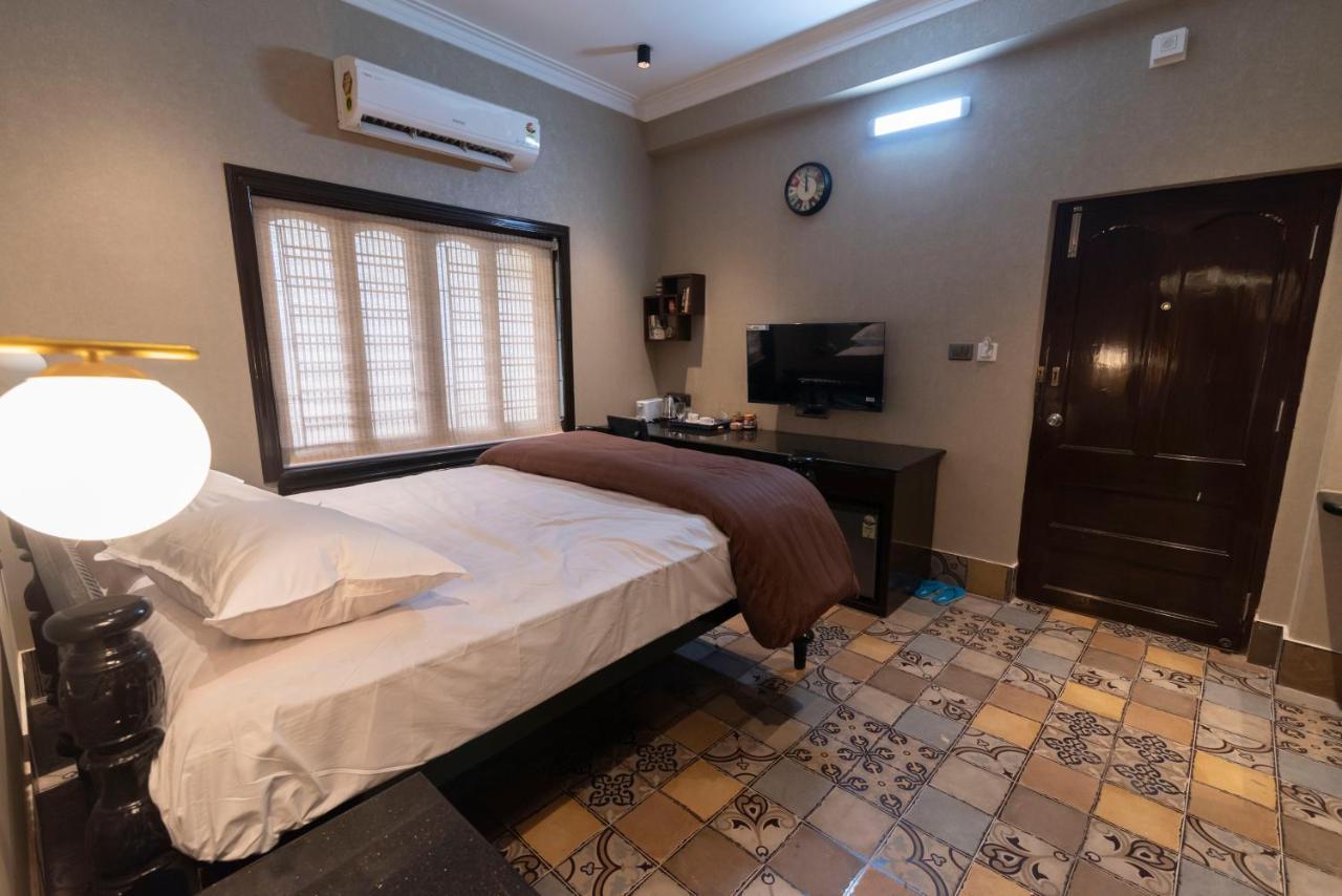 J'S Nest Hotel Calcutta Eksteriør billede